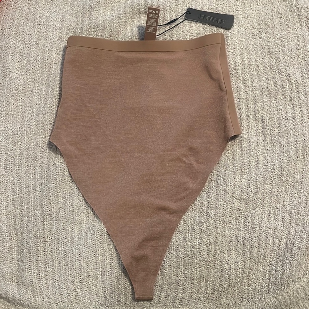 Skims high waisted thong